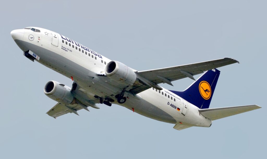 Lufthansa_Boeing_737-300_(D-ABXN)_01-fotor-20260215161918